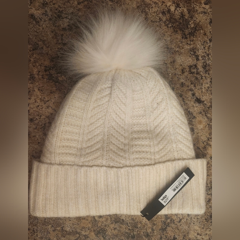 Creme NWT Love & Lore touque